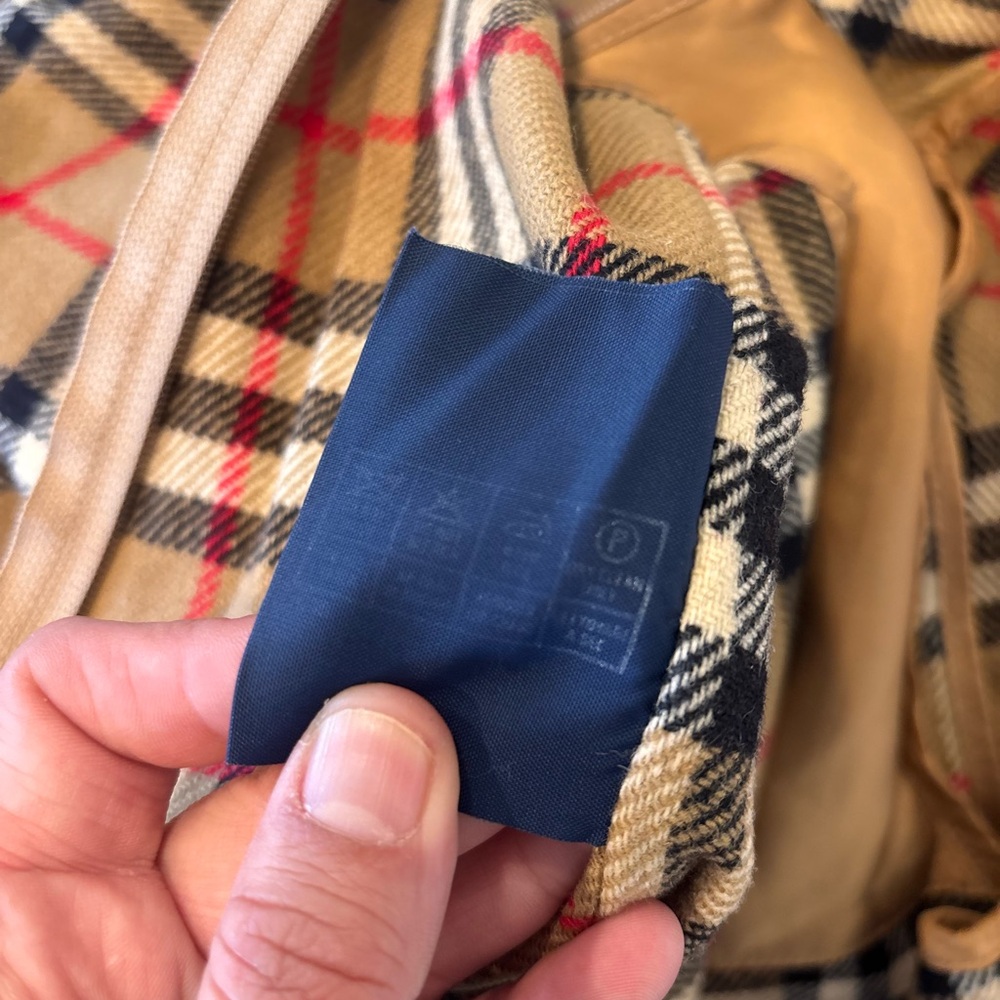 Vintage Burberry wool vest/coat liner in iconic Burberry check pattern - Picture 7 of 7